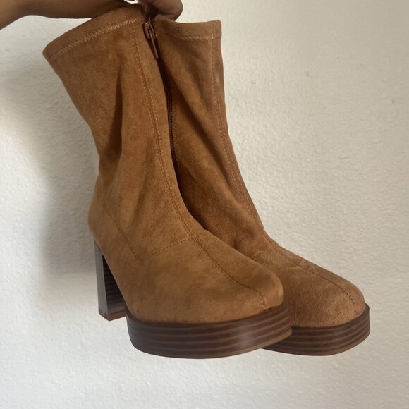 Sugar Faux Suede Cognac Soft Upper Fabric High Ankle Boots WOMEN'S SIZE: 6 - Picture 2 of 7